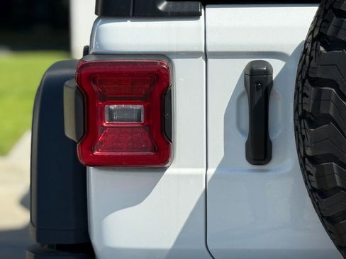 Used 2024 Jeep Wrangler Unlimited Rubicon image 13