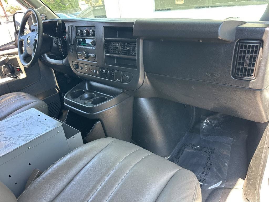 Used 2018 Chevrolet Express 2500 w/ Driver Convenience Package RWD image 4