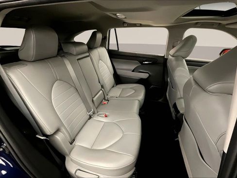Used 2022 Toyota Highlander XLE image 30