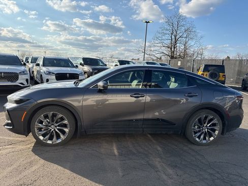 Used 2024 Toyota Crown Limited w/ Advanced Technology Package image 2