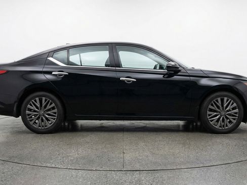 Used 2025 Nissan Altima 2.5 SV image 11