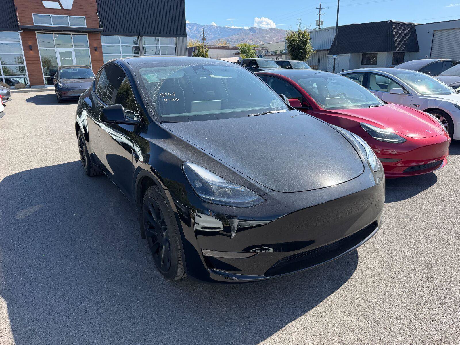 Used 2023 Tesla Model Y Performance AWD/4WD image 2