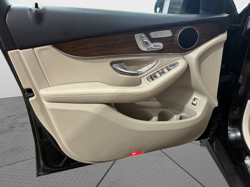 Used 2022 Mercedes-Benz GLC 300 4MATIC image 28
