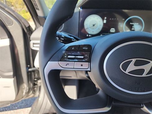 New 2025 Hyundai Elantra Limited image 23