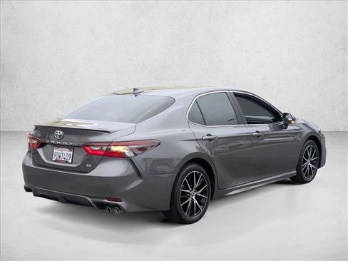 Used 2023 Toyota Camry SE image 5