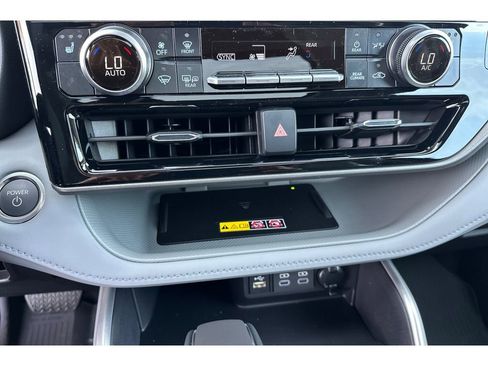 New 2026 Toyota Highlander XLE image 23