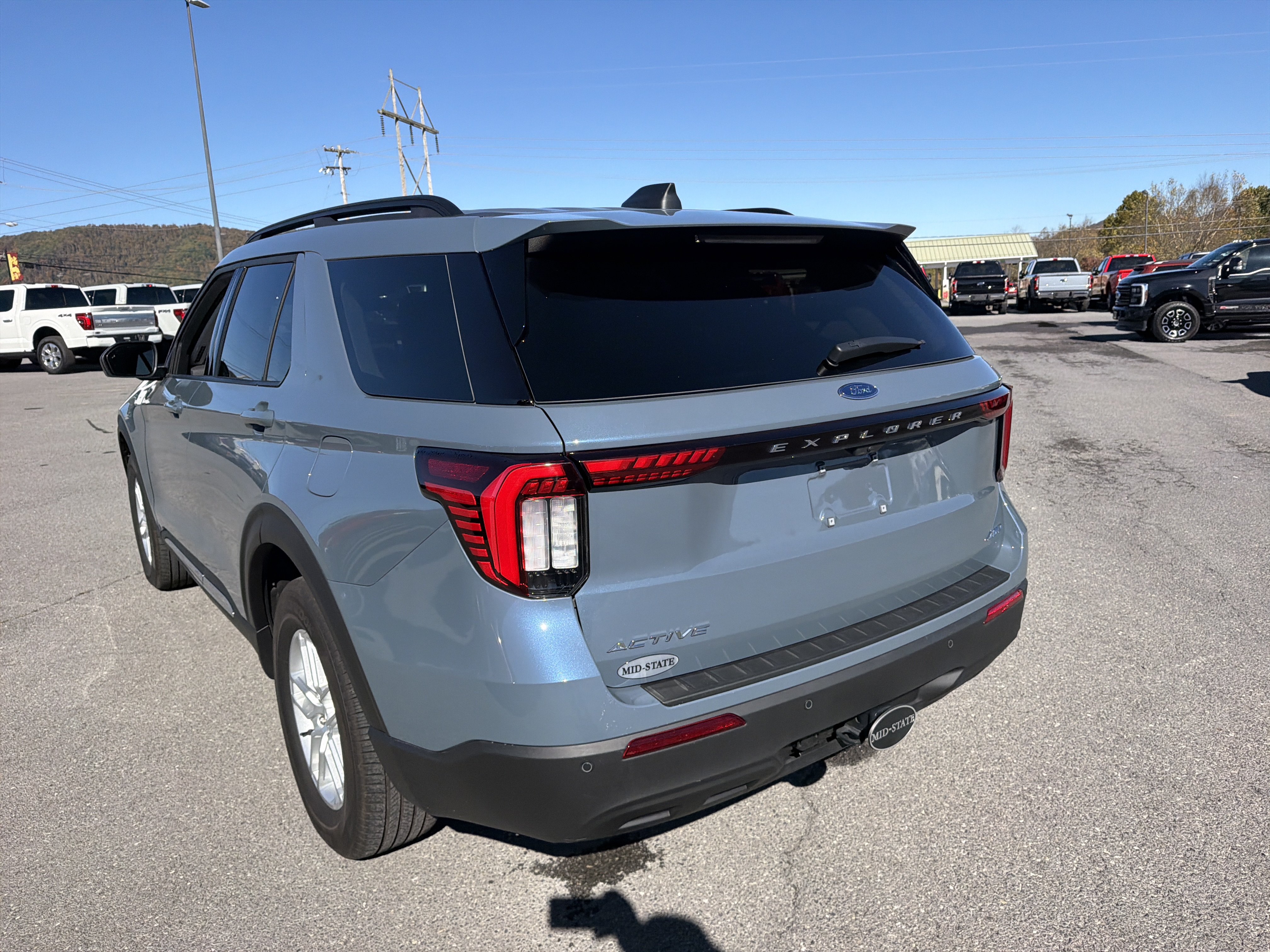 Used 2025 Ford Explorer Active AWD/4WD image 6
