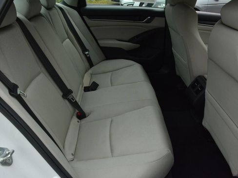 Used 2018 Honda Accord EX image 17