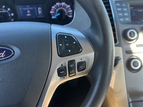 Used 2018 Ford Taurus SE image 14