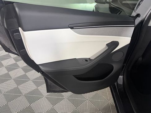 Used 2026 Tesla Model Y 2WD image 42