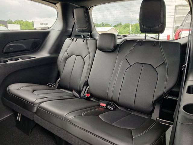 New 2027 Chrysler Pacifica Select w/ Family Tech Group FWD image 14