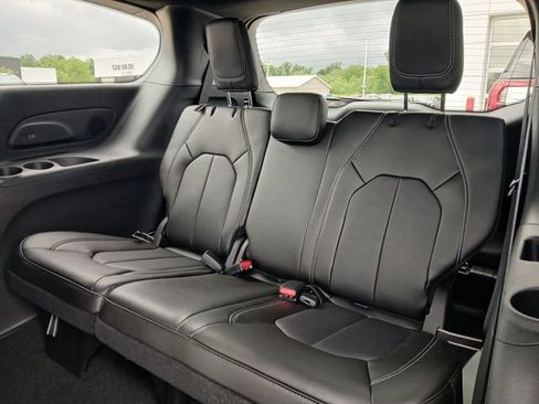 New 2027 Chrysler Pacifica Select FWD image 14