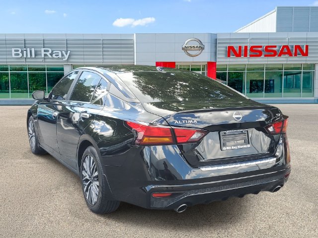 Used 2023 Nissan Altima 2.5 SV w/ SV Premium Package FWD image 3