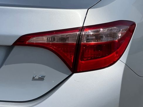Used 2017 Toyota Corolla LE FWD image 29