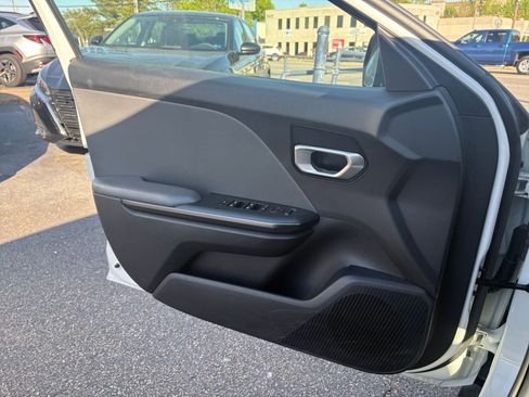Used 2025 Kia K4 LXS image 18