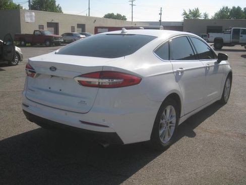 Used 2019 Ford Fusion SE image 5