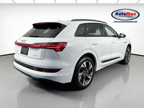 Used 2022 Audi e-tron Premium w/ Convenience Plus Package AWD/4WD image 2