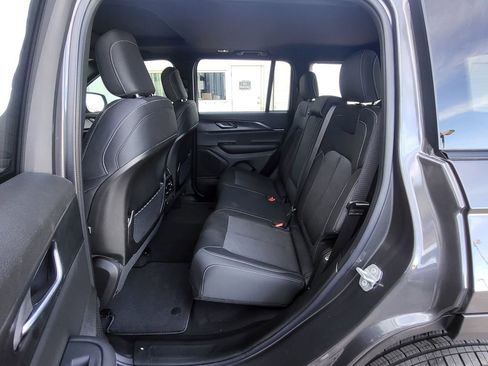 New 2025 Jeep Grand Cherokee Laredo w/ Luxury Tech Group I image 23