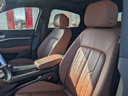 Used 2021 Audi e-tron Premium w/ Towing Package image 6
