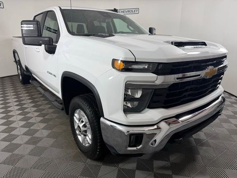 Used 2025 Chevrolet Silverado 2500 LT w/ Convenience Package image 8