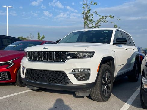 Used 2023 Jeep Grand Cherokee 4WD 4xe image 3