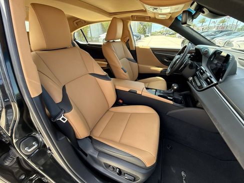 Used 2025 Lexus ES 350 w/ Premium Package image 16