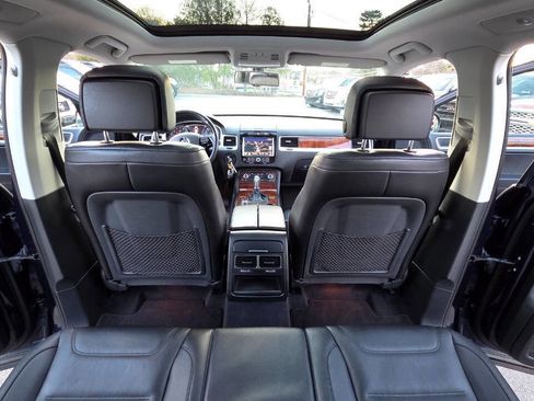 Used 2012 Volkswagen Touareg VR6 image 36