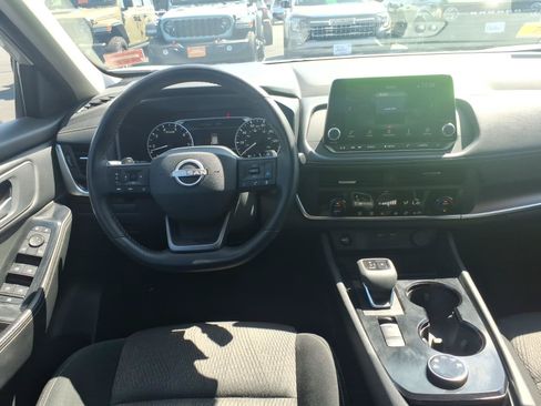 Used 2025 Nissan Rogue SV AWD/4WD image 9