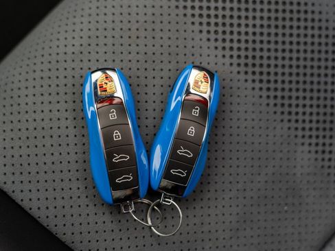 Used 2024 Porsche 718 Cayman GT4 RS w/ Weissach Package RWD image 35