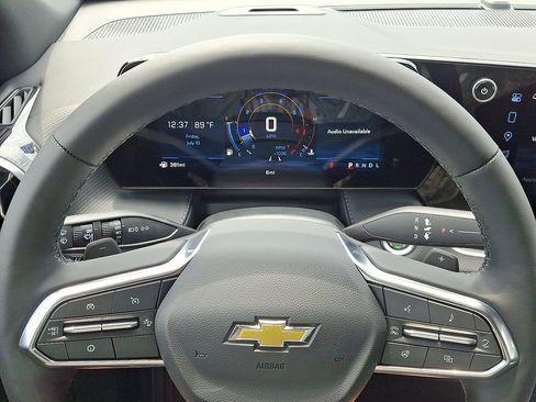 New 2027 Chevrolet Equinox LT w/ Convenience Package II FWD image 9