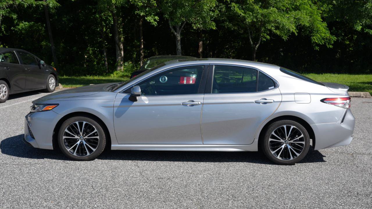 Used 2018 Toyota Camry SE w/ Moonroof Package FWD image 5