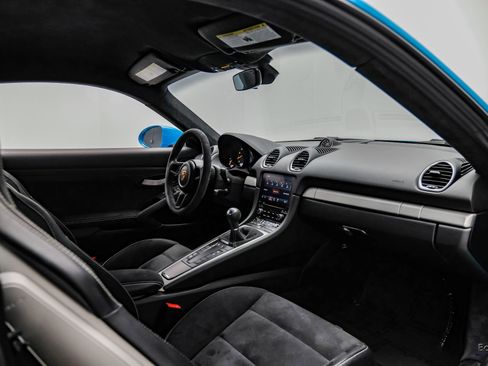 Used 2020 Porsche 718 Cayman GT4 image 49