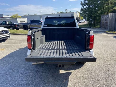 Used 2024 Toyota Tacoma SR5 AWD/4WD image 7