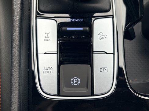 Used 2025 Hyundai Santa Cruz Limited AWD/4WD image 18