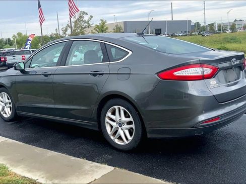Used 2016 Ford Fusion SE w/ Equipment Group 202A FWD image 2