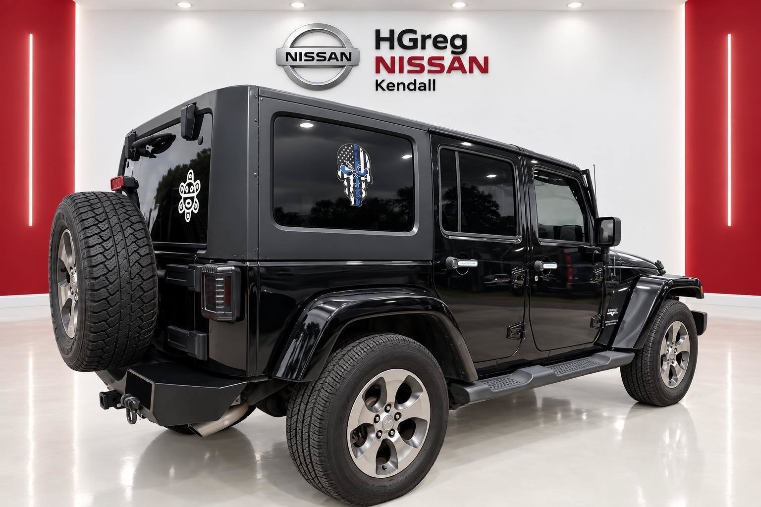 Used 2016 Jeep Wrangler Unlimited Sahara AWD/4WD image 3