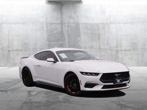 Used 2025 Ford Mustang Coupe RWD image 2
