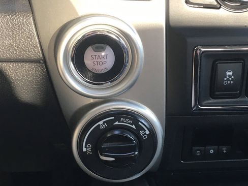 Used 2024 Nissan Titan SV w/ SV Convenience Package AWD/4WD image 14