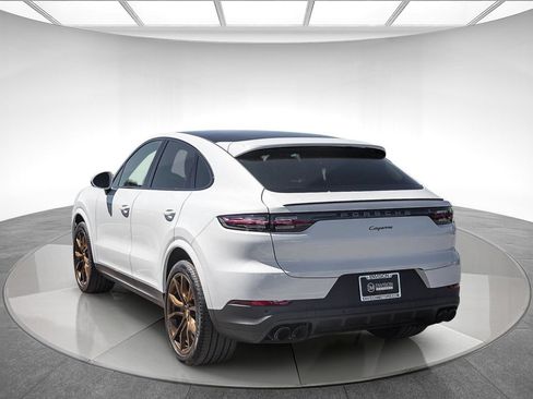 Used 2023 Porsche Cayenne Platinum Edition AWD/4WD image 2