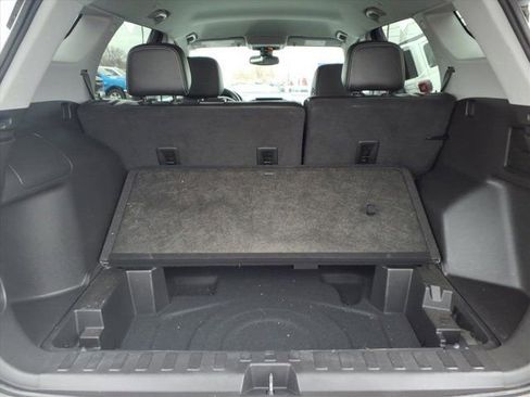 Used 2023 GMC Terrain SLT image 29