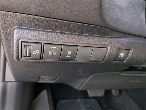 Used 2023 Toyota Corolla SE w/ SE Package AWD/4WD image 17