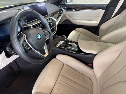 Used 2023 BMW 540i w/ Executive Package RWD image 3