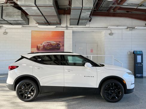 Used 2024 Chevrolet Blazer LT w/ Convenience Package FWD image 12