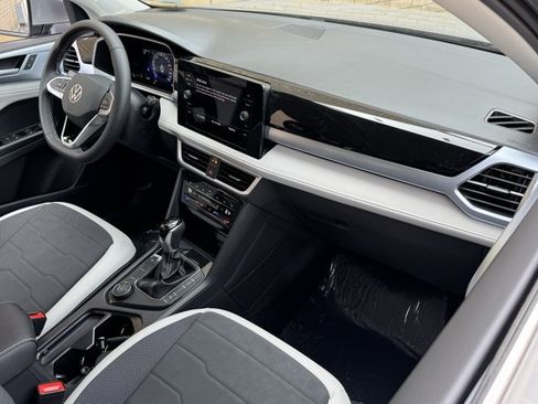 New 2026 Volkswagen Taos SE AWD/4WD image 8
