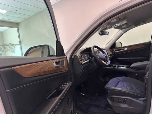 Used 2024 Volkswagen Atlas SE w/ Black Wheel Package AWD/4WD image 21