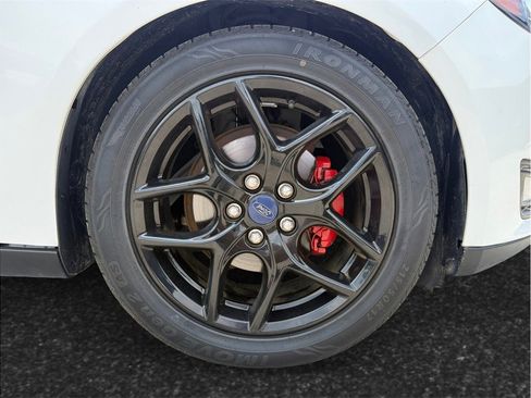 Used 2016 Ford Focus SE w/ Equipment Group 201A FWD image 12