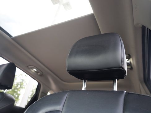 Used 2024 Kia Sorento S w/ Panoramic Sunroof Package FWD image 17