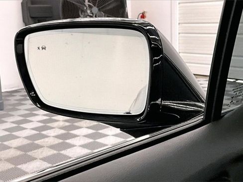 Used 2023 Buick Enclave Essence image 33