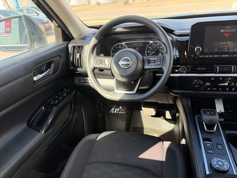 Used 2022 Nissan Pathfinder S AWD/4WD image 27
