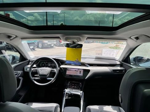 Used 2022 Audi e-tron Premium w/ Convenience Plus Package image 42